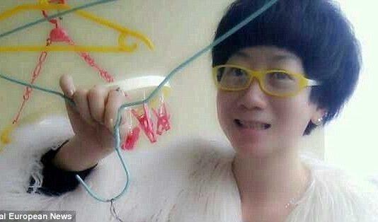 Donna uccide gatto , lo cucina e posta le immagini sui social, foto