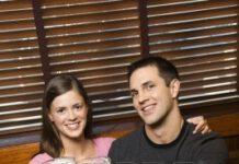 Uomo droga cameriera e poi la stupra