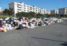 Emergenza rifiuti a Reggio Calabria, i cittadini del Comitato ex Rione di San Giovannello scendono in piazza