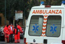 Pulmino fuori strada, morta una donna