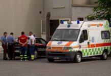 Lascia figlio chiuso in auto per andare a fare compere