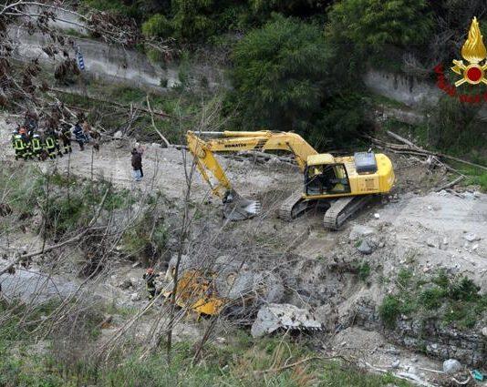 Finisce con la ruspa in una scarpata, imprenditore muore a Catanzaro