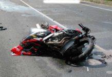 Auto viaggia contromano e si scontra con due moto, morto un centauro a Cosenza