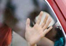 Sesso in auto davanti a un bambino di 2 anni: arrestati 70enne e 26enne