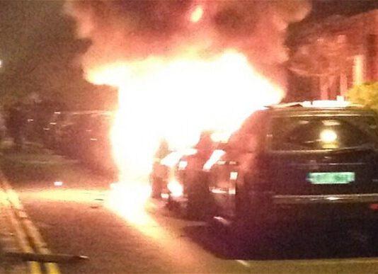 Attentatore programma bomba dimenticando ora legale, gli esplode in faccia