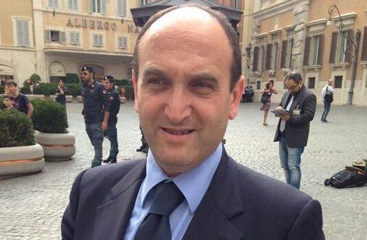 Molinari (M5S) accusa il pd calabrese: i consiglieri non si dimettono per non lasciare la giostra del potere