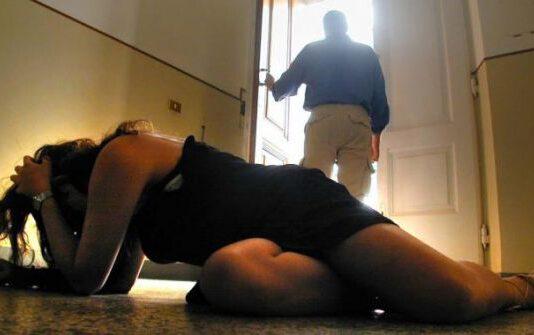 Costringeva la moglie a prostituirsi, arrestato rumeno a Crotone