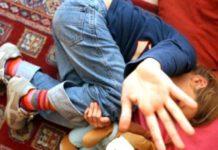 Figlio ucciso a calci e pugni perchè aveva copiato a scuola