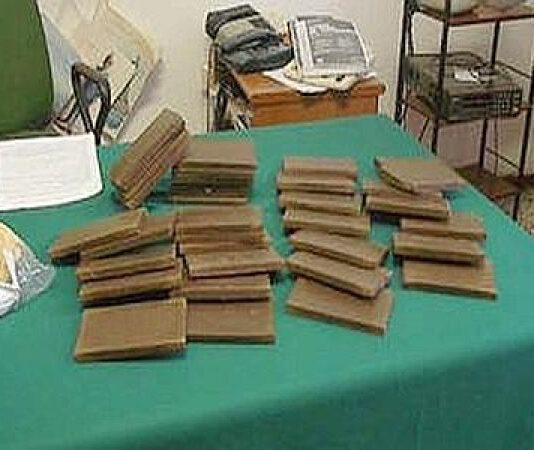 Trasportavano 60 chili di hascisc su una 500, arrestati su autostrada Salerno Reggio Calabria