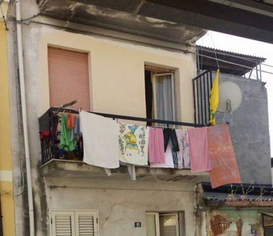 Rosarno terribile incidente, bimbo cade dal balcone