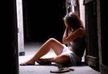 Madre costringe figlia disabile a prostituirsi con anziani
