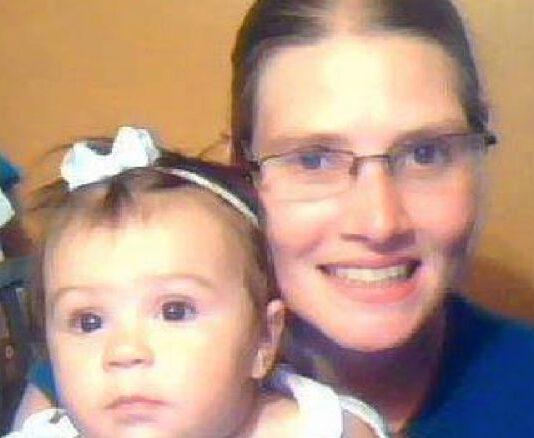 Nuda con un coltello in mano, madre arrestata per aver ucciso le tre figlie