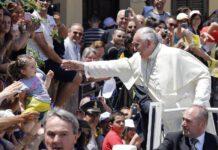 Il Papa scomunica i mafiosi davanti a oltre duecentomila persone