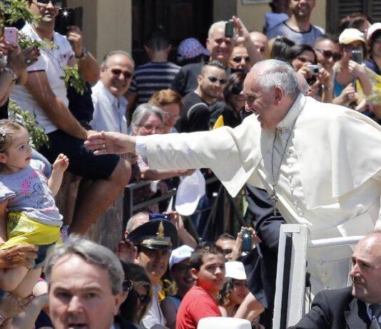Il Papa scomunica i mafiosi davanti a oltre duecentomila persone
