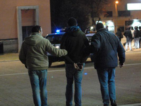 Spacciavano droga in cambio di oro rubato alle famiglie, tre arresti a Girifalco