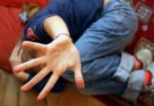 Sesso davanti alle figlie minori, arrestata madre in Provincia di Reggio Calabria