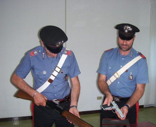 Bagnino viene licenziato e spara insegna a villaggio turistico a Zambrone