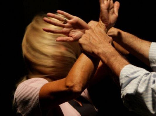 Uomo originario di Cinquefrondi minaccia ex vantando legami con la ndrangheta