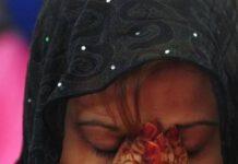 Rifiuta un pretendente, ragazza bruciata viva