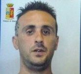 Reggio Calabria, tenta di rapinare tabacchino ma viene scoperto dal proprietario e arrestato
