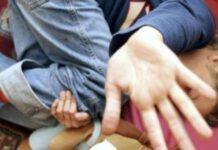 Picchiava e violentava il figlio, padre arrestato