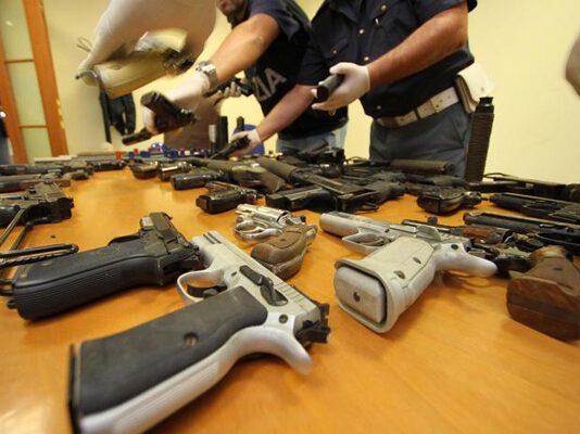 Nascondevano armi in carcere a Vibo, arrestati due pregiudicati