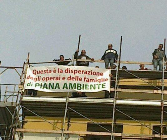 Gioia Tauro, ex lavoratori di Piana Ambiente minacciano di darsi fuoco