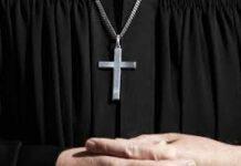 Sacerdote arrestato ad un “coca party”