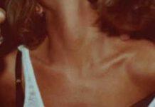 Invia foto della ex durante un’orgia alla famiglia di lei come biglietto di auguri