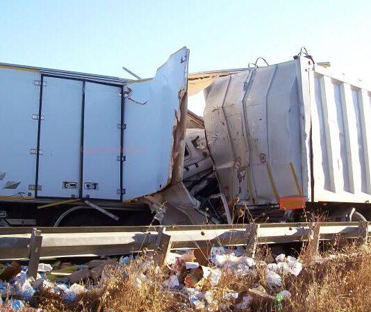 Spaventoso incidente tra due camion su Salerno Reggio Calabria, morti due giovani