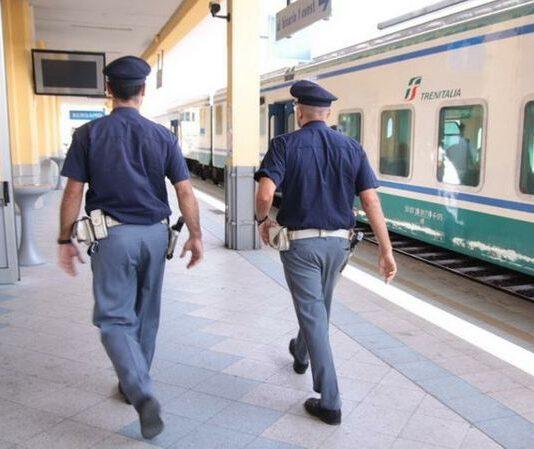 Gioia Tauro, arrestato giovane dopo aver aggredito e picchiato capotreno