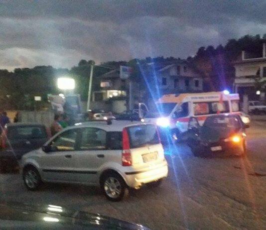 Spaventoso incidente a Rosarno, si ribalta furgone dopo schianto