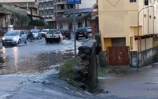 Rosarno, la protesta dei cittadini di via Judicello: abbandonati e presi in giro dagli amministratori