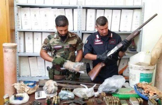 Trovati arsenale ed un chilo di droga, arrestato idraulico incensurato nel reggino