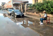 Rosarno annega, e mentre la politica dorme i cittadini vanno a pesca nelle strade