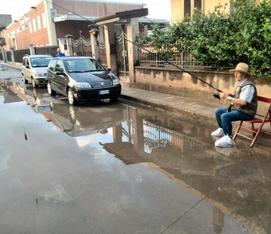 Rosarno annega, e mentre la politica dorme i cittadini vanno a pesca nelle strade