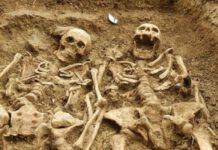 Rinvenuti scheletri di due amanti mano nella mano