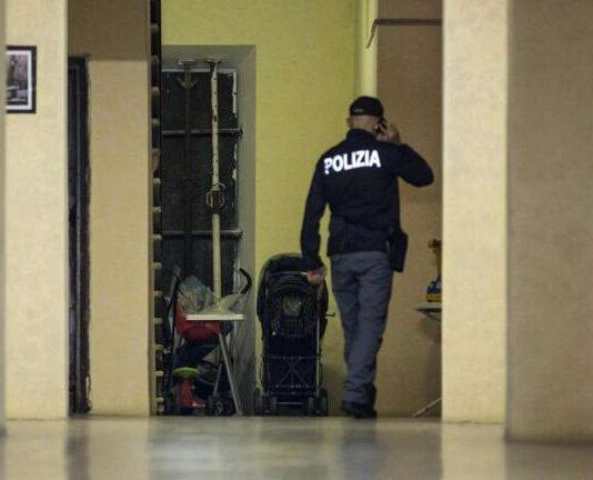 Mamma uccide i suoi figli con una mannaia e poi si impicca