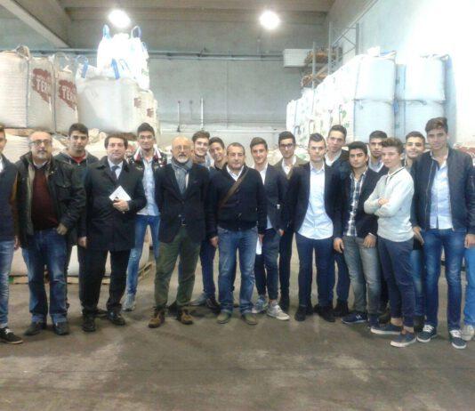 Gioia Tauro, gli studenti del Severi visitano l’agenzia di logistica “Caronte & Tourist Srl” che opera all’interno del Porto