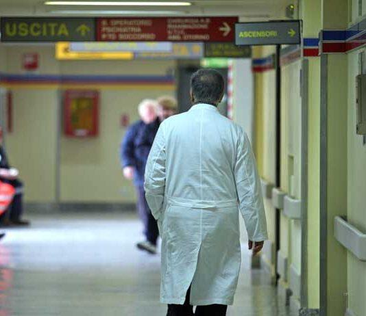 Assenteismo al Poliambulatorio di Tropea, 17 indagati tra medici e infermieri