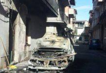 Auto bruciata a Rosarno nel centro cittadino