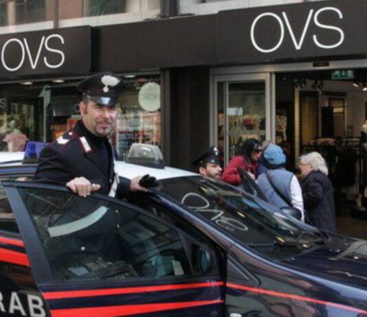 Compie tre furti in negozi di abbigliamento, arrestata ragazza a Reggio Calabria