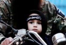 Bimbo rapito in Italia dal padre, la madre lo riconosce in alcune foto Isis