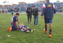 Fulmine si abbatte sul campo, gravemente ferito un calciatore