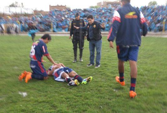 Fulmine si abbatte sul campo, gravemente ferito un calciatore