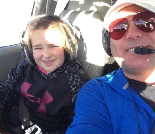 Precipita aereo, muore famiglia intera, bimba 7 anni unica superstite, avverte soccorsi sola