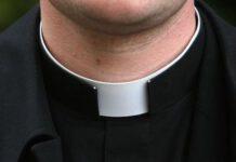 Sacerdote di Cosenza arrestato mentre faceva sesso con un minorenne. Sospeso a Divins