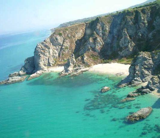 Svaligiavano villette a Capo Vaticano e Ricadi, arrestati cinque giovani