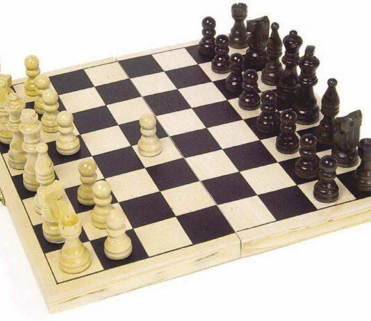 Esce da un torneo di scacchi ed aggredisce carabinieri, arrestato uomo nella locride