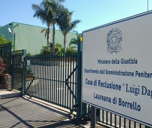 Detenuto aggredisce poliziotti penitenziari nel carcere di Laureana di Borrello